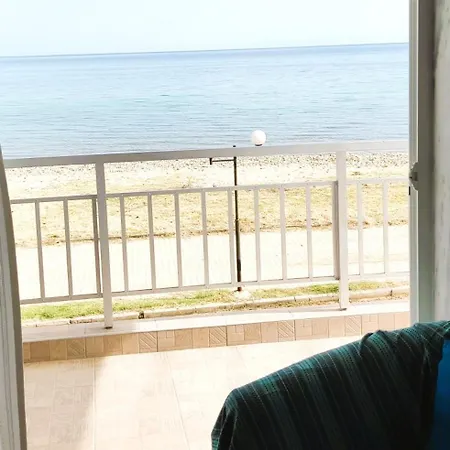 In Front Of The Sea شقة نيا بلاجيا