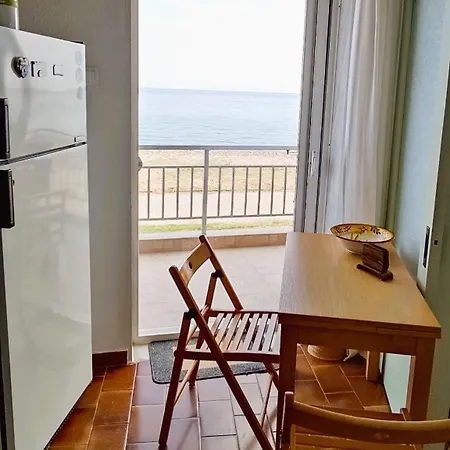 In Front Of The Sea Apartment Nea Plagia